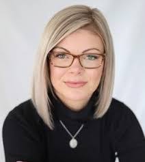 Laura Mabey's Instagram, Twitter & Facebook