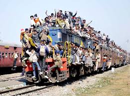 India Has Well Developed Public Transportation But Overcrowding In Trains Is A Common Feature In India Travel Pictures Travel Great Shots