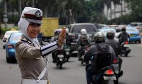 Hasil gambar untuk POLWAN DAN MOBIL