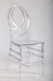 Pl4486724 Lucite Clear Resin Chiavari Chair Recyclable Phoenix Chair Infinite Chair Jpg 533 800 Clear Chairs Chair Dining Chair Set