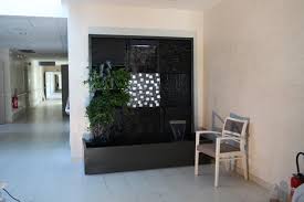 Le pareti interne in pietra conferiscono una sensazione di rustica eleganza che non passa mai di moda. Parete Muro D Acqua Atmosfere