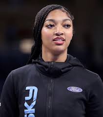 Angel Reese becomes the fastest player in WNBA history to reach 750 career  rebounds.