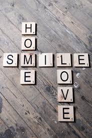 Lettres Scrabble En Bois Massif Carre De 10 X 10 Cm Avec Lettrage Noir Vernis Pour Une Meilleur Protection Lettre Scrabble Deco Lettres Scrabble Mot Scrabble