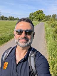 Today I am 52 years old. Years! I don't have anyone, so thank you to  everyone who wished me a happy birthday https://shorter.me/nFfv2