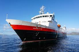 Diese führt von fiskebøl über die insel hinnøya nach gullesfjordbotn. Ms Vesteralen Hurtigruten Alesund Norway Pal Svarte Flickr