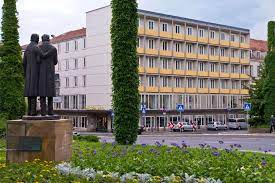 Holiday inn hasselt is well equipped for hosting business meetings and social gatherings, with 5 flexible function rooms that can accommodate from 10 to 240 guests. Days Inn Kassel Hessenland Kassel Aktualisierte Preise Fur 2021