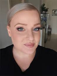 Would you wear this makeup look today?