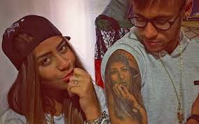 Neymar love schwester in diesem maße, weiß nicht, wie sich das teamtrainerteam fühlt? Neymar Prasentiert Tattoo Von Seiner Schwester Raffaela
