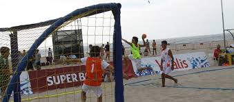 O sistema mais utilizado é o 6x0, onde se encontram 6 jogadores defensivos posicionados na linha dos 6 metros. Campeoes Nacionais De Andebol De Praia Encontrados Nas Areias De Esmoriz Ovarnews