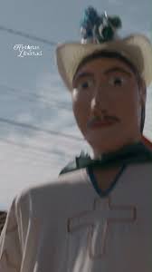 Aurora Lora cobra vida en la fuerza interpretativa de Victoria Suaznabar.  En HUELGA, su presencia encarna la dignidad y el coraje de miles de mujeres  que desafiaron el silencio. Una actuación que