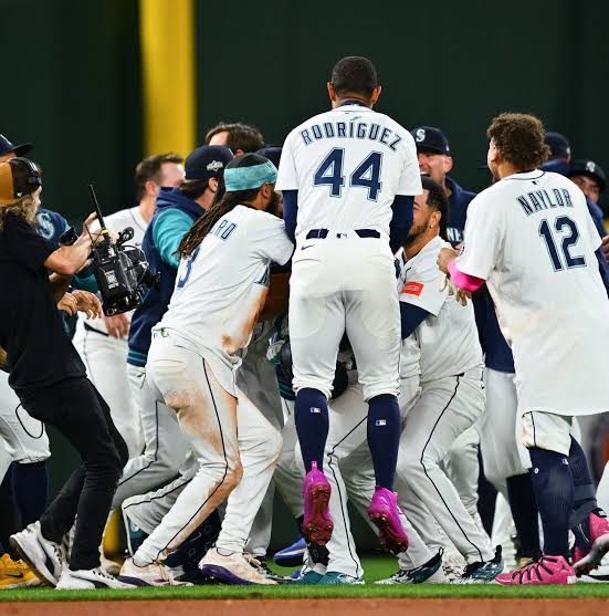 Mariner defeat Tigers, past selves, in extra-inning playoff victory, 3-2 |  Lookout Landing