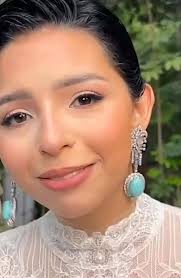 Te reto a poner una mexicana más guapa que Angela Aguilar