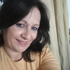 Frecuentemente digo que los abrazos tienen un efecto positivo en nuestra  salud ya que promueven la calma, la paz y el bienestar. Ayudan a disminuir  el estrés y las tensiones cotidianas. También