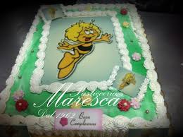 Torta Con Disegno Ape Maia Su Lastra Di Cioccolata Bianca Farcita Crema Chantilly Cuori Di Nutella E Pezzi Ciocco Torta Con Personaggi Torte Cioccolato Bianco
