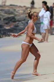 Annette schwarz), полное имя аннетт кармен шёнлауб (нем. Dovolnaya Svoej Figuroj Britni Spirs Ne Stesnyaetsya Nosit Kroshechnye Bikini