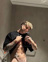 Will Rivers independent private escort - Scarlet Blue