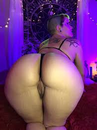 Sexy Miss Goth Booty poses in her hot lingerie - Pichunter