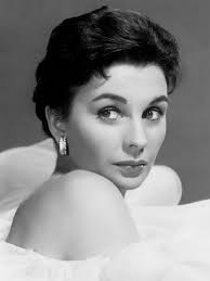 Jean Simmons foi uma talentosa atriz britânica, nascida em Londres em 1929,  que conquistou o público com sua elegância e versatilidade em filmes  clássicos de Hollywood. Com uma carreira que se estendeu