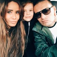 Эта новость вызвала бурную реакцию в сети. Kak I S Kem Zhivet Ajza Dolmatova Zhena Gufa Vospityvayushaya Ego Rebenka Izvestnye Lichnosti Yandeks Dzen