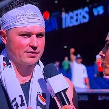 Great example of how to control the running game. If you don't think the  pitcher will mix up their looks and holds