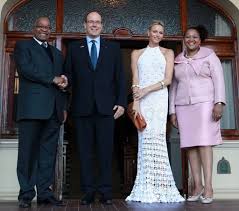 Elle est notamment apparue lumineuse le 7 janvier dernier, pour la présentation officielle de ses enfants aux monégasques. Les Jeunes Maries De Monaco Dejeunent Avec Le President Zuma Le Point