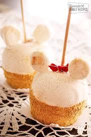 disneyland's apple pie caramel apples