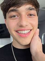 Bradley Bratcher's Instagram, Twitter & Facebook