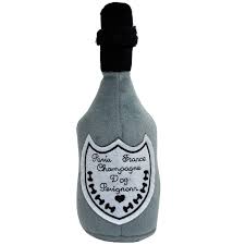 Mais nataliia vilinska, une ukrainienne de kiev, nous surprend avec sa méthode : Jouet Pour Chien En Forme De Bouteille De Champagne