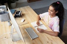 1) strategi pembelajaran langsung (direct instruction) pembelajaran langsung adalah istilah yang sering digunakan untuk teknik pembelajaran ekspositoris , atau teknik penyampaian semacam kuliah (sering juga digunakan istilah chalk and talk ). Jenis Jenis Media Pembelajaran Menurut Ahli Secara Umum