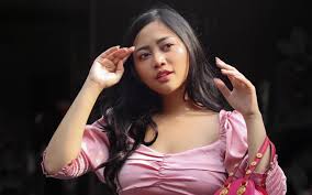 Niko dikabarkan dekat lebih dahulu dengan seorang perempuan yang disebutnya sebagai sahabat. Rachel Vennya Main Tiktok Bareng Salim Nauderer Lakukan Challenge Ini Malah Kena Sindir