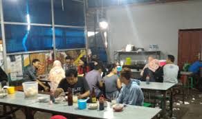 Mie yamin bandung ini porsinya juga besar & rasanya menurutku enak. Bakso Pak Min Bambu Kuning Habar Banua Kalimantan Selatan