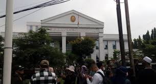 Polisi enggan berkomentar banyak, termasuk tentang. Ribuan Personel Gabungan Jaga Ketat Sidang Habib Rizieq Hari Ini