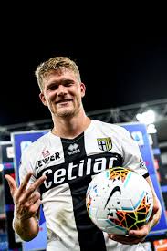Andreas cornelius måtte udgå fra dagens træning, og det er nu spørgsmålet, om han bliver klar til weekendens opgør mod tjekkiet. Faisal Hq On Twitter Andreas Cornelius Genoaparma