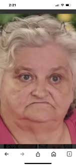 Amanda looking like her mother Darlene 😵