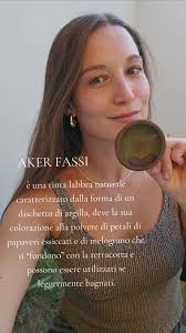 AKER FASSI 💄🇲🇦 il famoso rossetto marocchino, che deve la sua  colorazione alla polvere di petali di papaveri essiccati e di melograno che  si “fondono” con la terracotta #akerfassi #akerfassilipstick ...