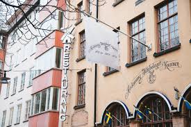 Södermalm är en av stockholms mest centrala stadsdelar och här sjuder det av liv. The Stieg Larsson Millennium Tour In Stockholm Visit Sweden