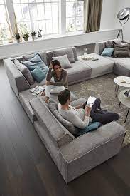 Die Interliving Sofa Serie 4100 Ist Eine Komfortable Lounge Oase Neben Der Grossen Auswahl An Stoffen Und Farben Sind Alle Einzelelemente F Sofa Lounge Sitzen
