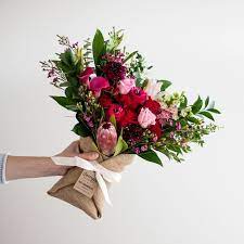 We offer a wide variety of fresh flower arrangements featuring daisies, tulips, lilies, and other bright and endearing flowers. 20 Best Valentine S Day Flowers To Buy Online 2021 The Strategist New York Magazine