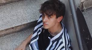 Giovedì sera, attorno alle 20, il cantante vincitore della settima edizione di x factor era alla guida di un'auto in car sharing, a milano, quando si è scontrato con una moto di grossa cilindrata. Michele Bravi Il Fratello Della Donna Morta Non Ha Trovato Nemmeno 5 Minuti Per Una Telefonata