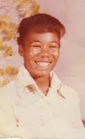 Lisa Cade's Instagram, Twitter & Facebook