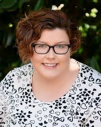 Tara Bogle's Instagram, Twitter & Facebook