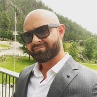 Justin Hipple's Instagram, Twitter & Facebook