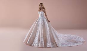 Ecco l'ennesimo capolavoro del grande stilista stefano blandaleone. Pin On Abiti Da Sposa