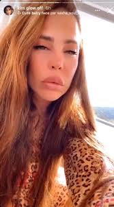 Kim glow de son vrai nom sophie laune est né le 17 novembre 1984 en france. Covid 19 Reality Tv Starlet Kim Glow Slips On Instagram By Spreading Conspiracy Theories