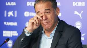 Las infinitas lágrimas de Luis García Plaza en su despedida del Alavés