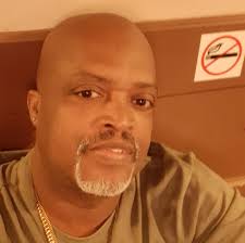 What are some popular places to hang out and make friends in Jamaica?