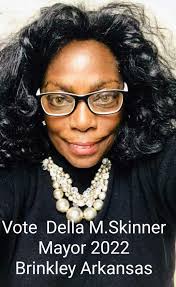 Della Skinner's Instagram, Twitter & Facebook