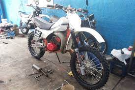 Modifikasi motor tiger 2000 klasik. Ubah Motor Trail Jadul Jadi Lebih Kekinian