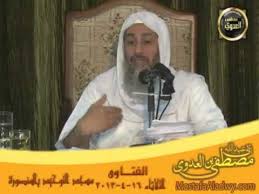 هل يجوز للمرأة بجمع شعر ناصيتها وهي في البيت أو تعمل شعرها كعكة وهل في البيت للشيخ مصطفى العدوي Youtube