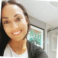 Lisa Kenealy's Instagram, Twitter & Facebook